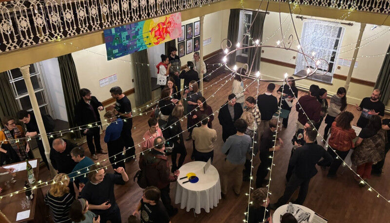 Philosophie - Art & design - L'événement bilingue Une nuit au musée de la philosophie a été présenté le 20 octobre au Morrin Centre. Sur le thème «La philosophie peut-elle sauver le monde?», ce musée éphémère a présenté des m Philosophie - Art & design