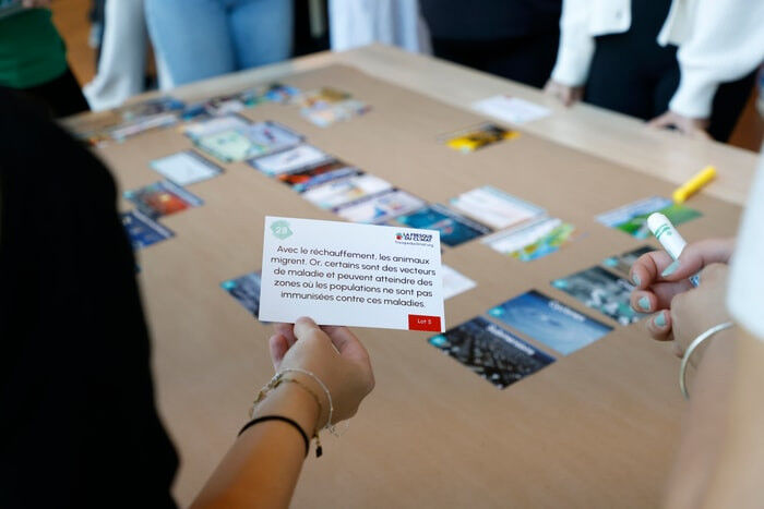 Environnement - Architecture & Bâtiments - Les 42 cartes du jeu sont basées sur la science. Les données proviennent des rapports du Groupe d'experts intergouvernemental sur l'évolution du climat. - Yan Doublet Environnement - Architecture & Bâtiments